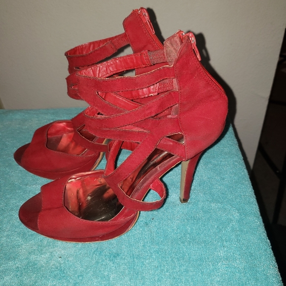 Red heels - Picture 4 of 4